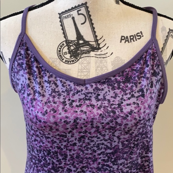 Workout top - Picture 2 of 8